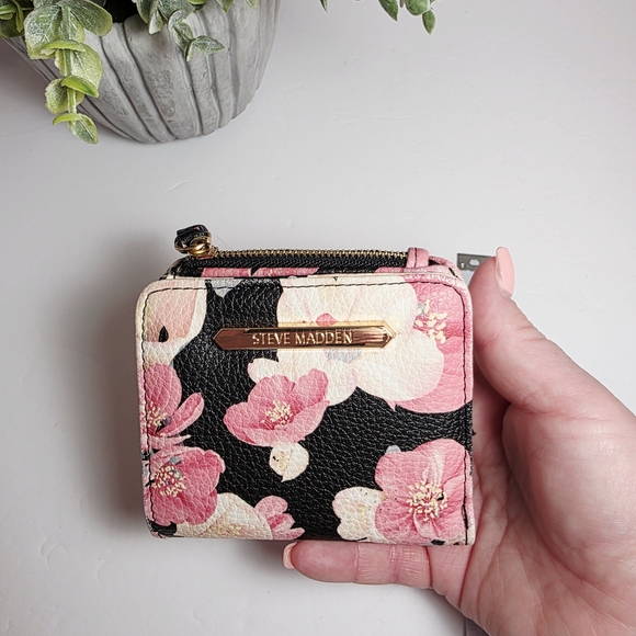 Steve Madden Pink Floral Women's Wallet - Picture 11 of 11